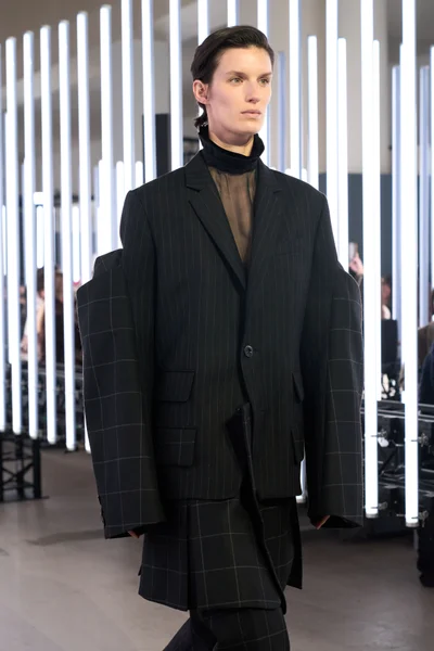 Look 49